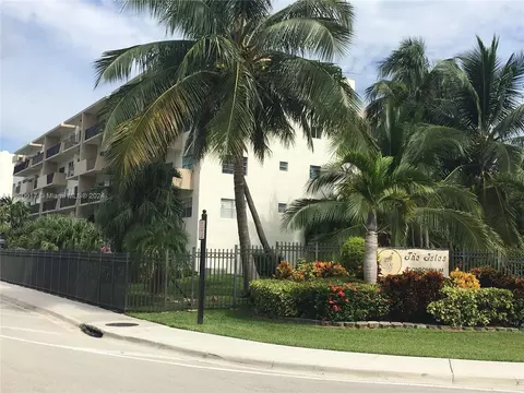 201 180th Dr #201, Sunny Isles Beach, FL 33160
