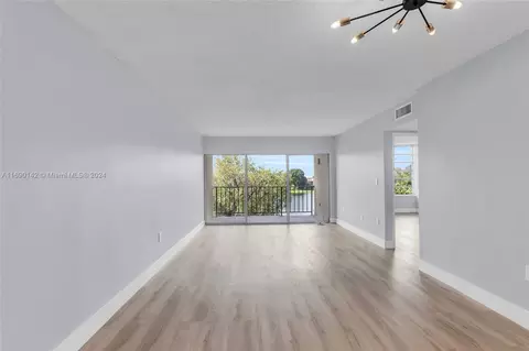 502 NW 87th Ave #309, Miami, FL 33172