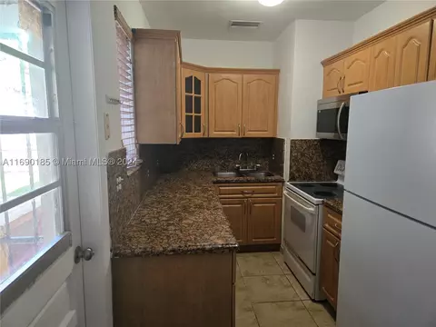 961 E 32nd St, Hialeah, FL 33013 photo 9