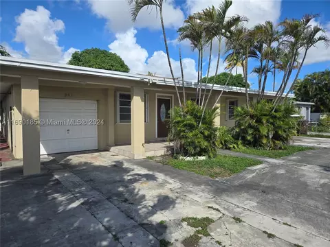 961 E 32nd St, Hialeah, FL 33013 photo 4