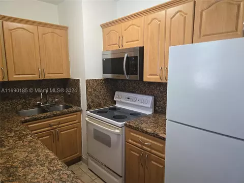 961 E 32nd St, Hialeah, FL 33013 photo 10