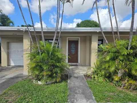 961 E 32nd St, Hialeah, FL 33013 photo 5