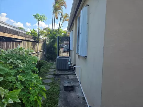 961 E 32nd St, Hialeah, FL 33013 photo 26