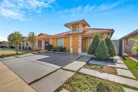 9982 NW 127th St, Hialeah Gardens, FL 33018