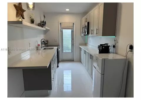 2514 Hayes St #6, Hollywood, FL 33020