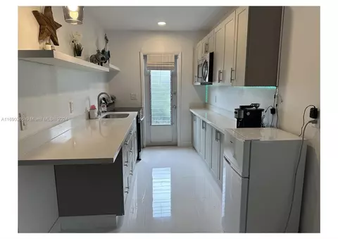 2514 Hayes St #6, Hollywood, FL 33020