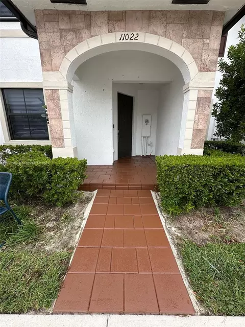 11022 W 32nd Ln, Hialeah, FL 33018
