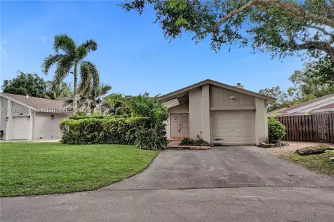 13465 SW 108th St Cir S, Miami, FL 33186