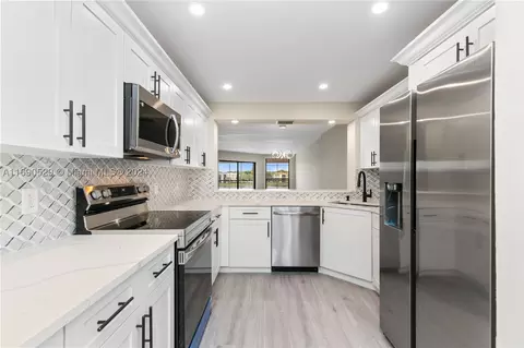 7248 Fairfax Dr #301, Tamarac, FL 33321
