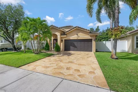386 SW 206th Ave, Pembroke Pines, FL 33029