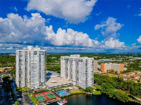 2780 NE 183rd St #115, Aventura, FL 33160