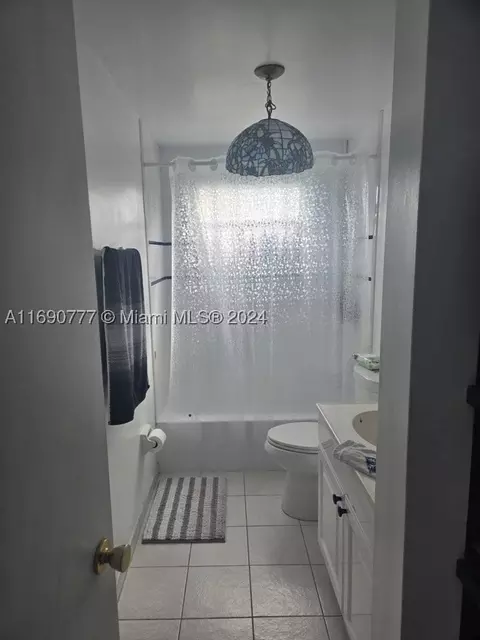 10 NW 87th Ave #B202, Miami, FL 33172