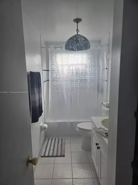 10 NW 87th Ave #B202, Miami, FL 33172