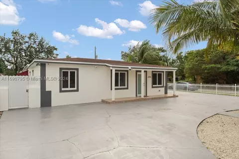 3290 NW 98th St, Miami, FL 33147