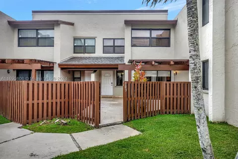 10286 NW 9th St Cir #103, Miami, FL 33172