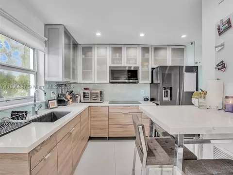 750 Michigan Ave #201, Miami Beach, FL 33139