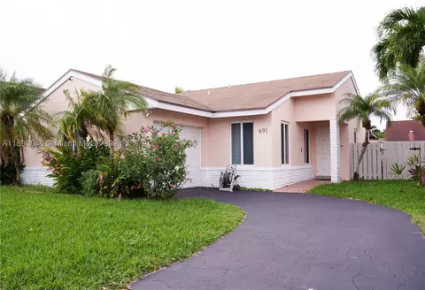 691 Shiloh Ter, Davie, FL 33325