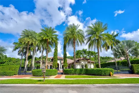 12727 N Winners Cir, Davie, FL 33330
