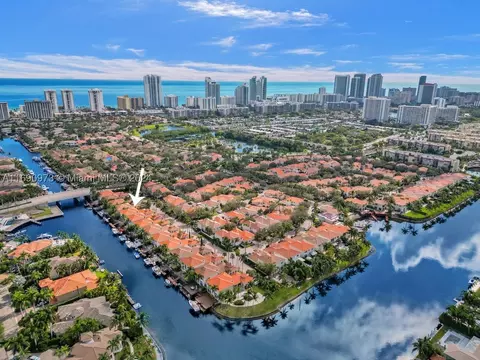 1061 Waterside Ln, Hollywood, FL 33019