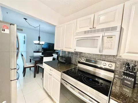 2145 Pierce St #231, Hollywood, FL 33020