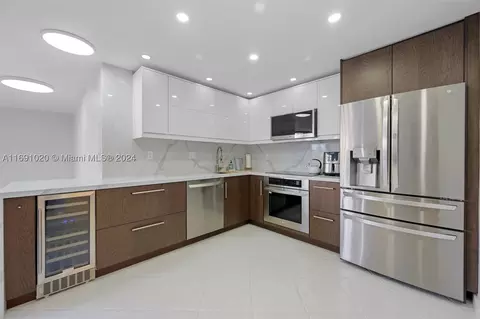 2750 NE 183rd St #606, Aventura, FL 33160
