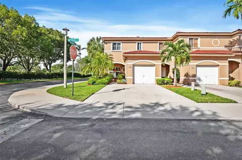 7981 S Southwood Cir, Davie, FL 33328