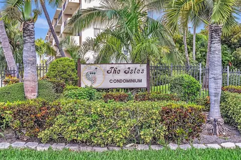 201 180th Dr #211, Sunny Isles Beach, FL 33160