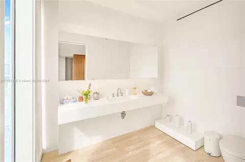 Bath - 9111 Collins Ave #N-PH6, Surfside, FL 33154 photo 1 of 9