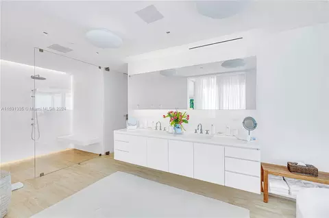 Bath - 9111 Collins Ave #N-PH6, Surfside, FL 33154 photo 4 of 9