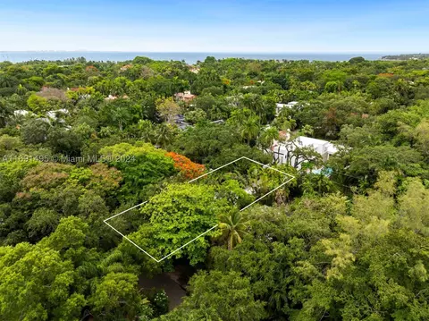 3582 Avocado Ave, Miami, FL 33133