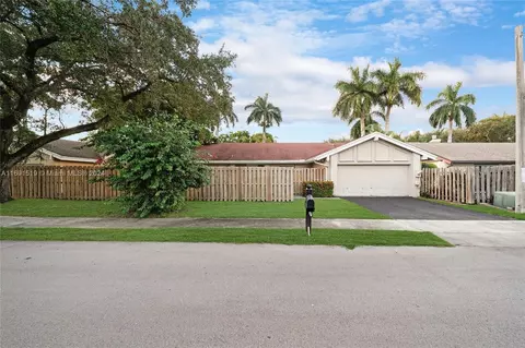 24 Forest Cir, Hollywood, FL 33026