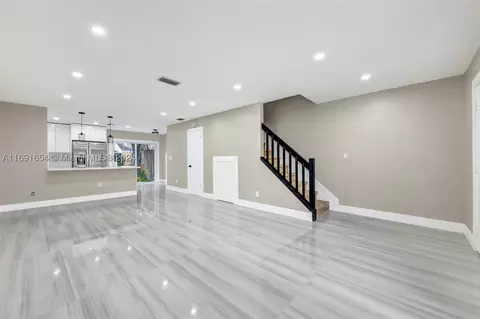 2932 Dorchester Ln, Hollywood, FL 33026