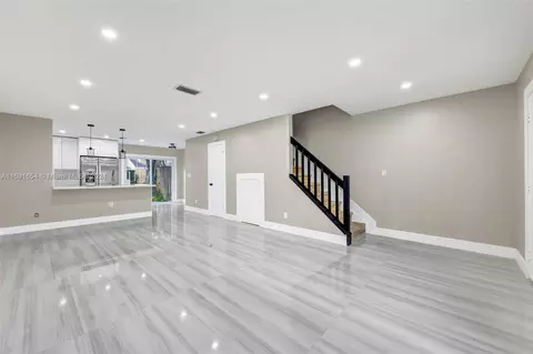 2932 Dorchester Ln, Hollywood, FL 33026