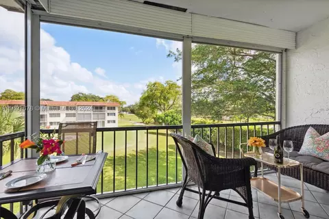 830 S Hollybrook Dr #302, Pembroke Pines, FL 33025