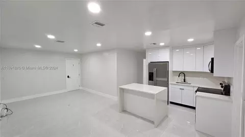 656 NW 21st St, Pompano Beach, FL 33060