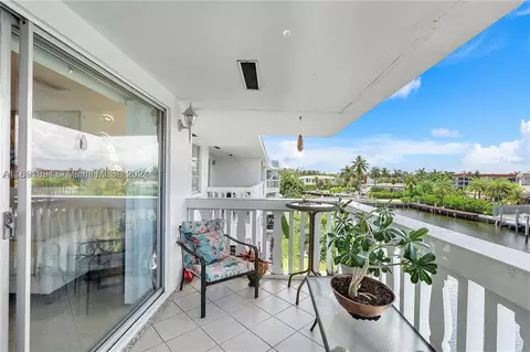 470 Paradise Isle #308, Hallandale Beach, FL 33009