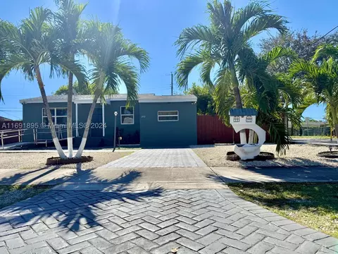 2552 Plunkett St, Hollywood, FL 33020
