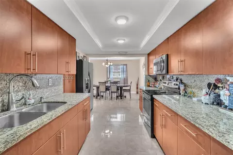 933 W 80th Pl #933, Hialeah, FL 33014