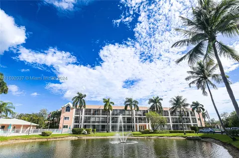 75 Gulfstream Rd #107B, Dania Beach, FL 33004