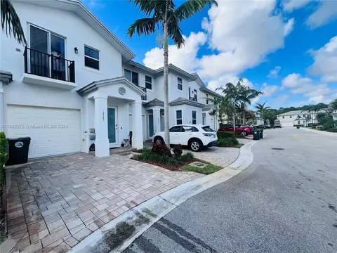 6987 Pines Cir #0, Coconut Creek, FL 33073