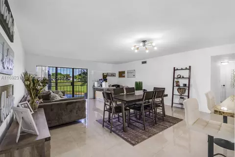271 W Park Dr #7-7, Miami, FL 33172