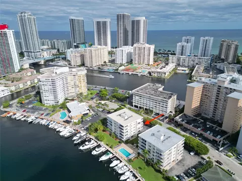 120 Golden Isles Dr #22B, Hallandale Beach, FL 33009