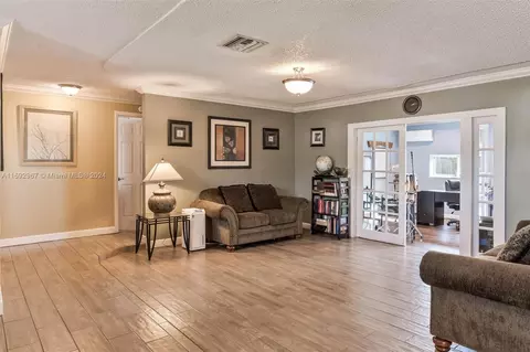 6522 NW 2nd St, Margate, FL 33063