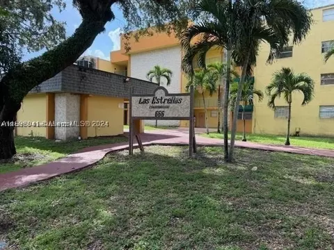 666 W 81st St #320, Hialeah, FL 33014