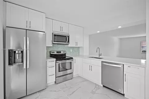 2178 W 60th St #18211, Hialeah, FL 33016