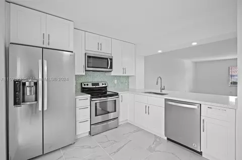 2178 W 60th St #18211, Hialeah, FL 33016