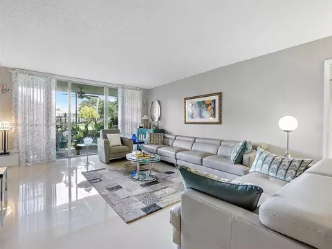 4017 N Cypress Dr #104, Pompano Beach, FL 33069