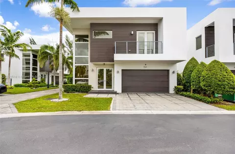 7541 NW 97th Ct, Doral, FL 33178