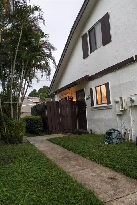 7863 Tam Oshanter Blvd, North Lauderdale, FL 33068