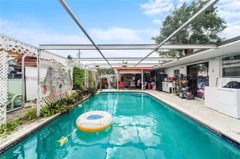 8125 W 16th Ave, Hialeah, FL 33014